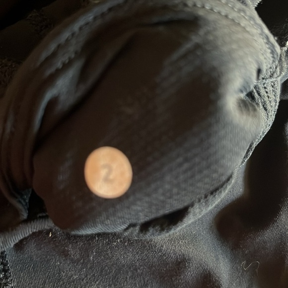 Lululemon Capri Leggings with Gathered sides Size 2 Black - Picture 9 of 10